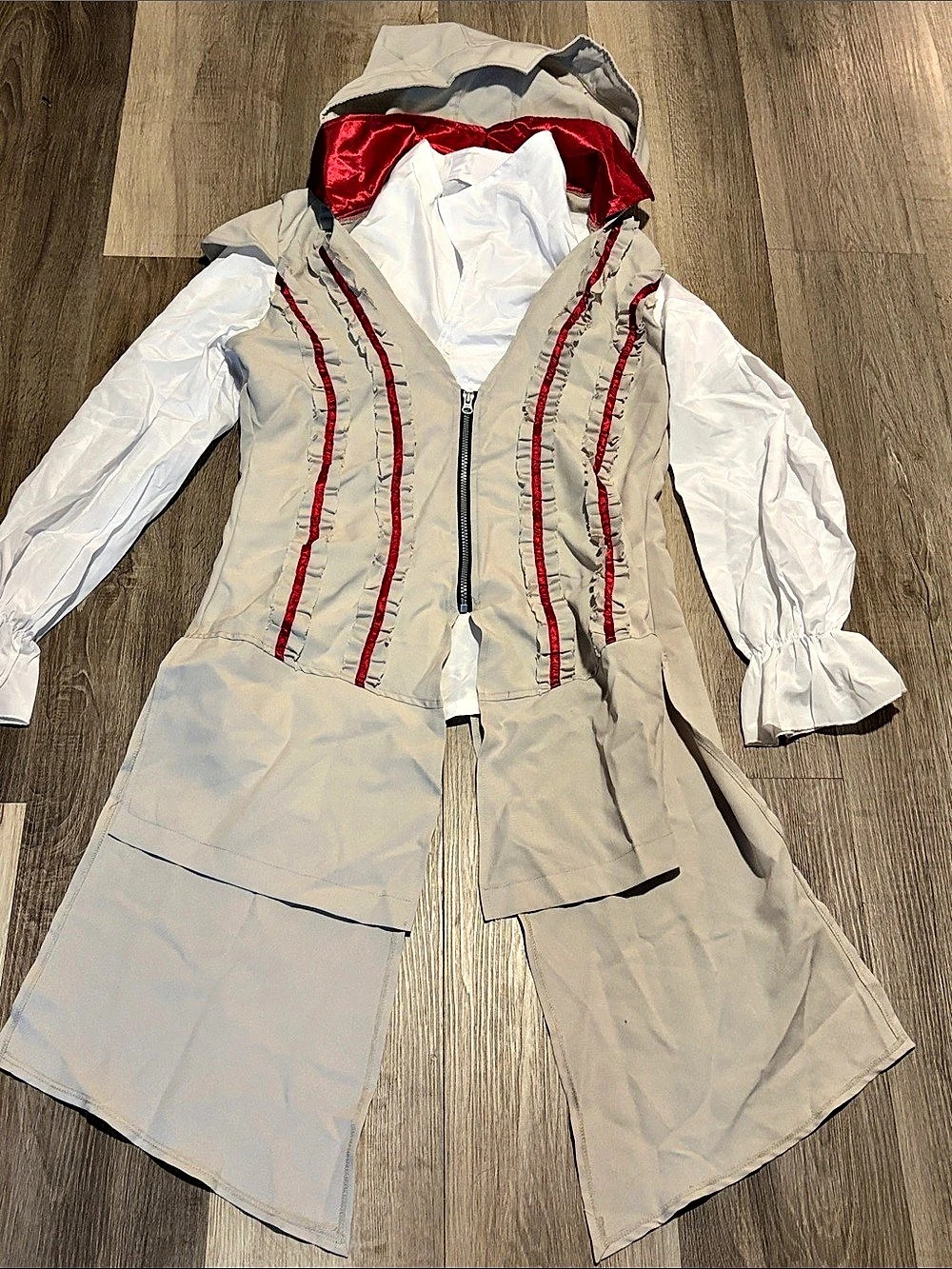 Spirit Assassin'Small Creed Hooded Trench Coat Beige Red Small Like New
